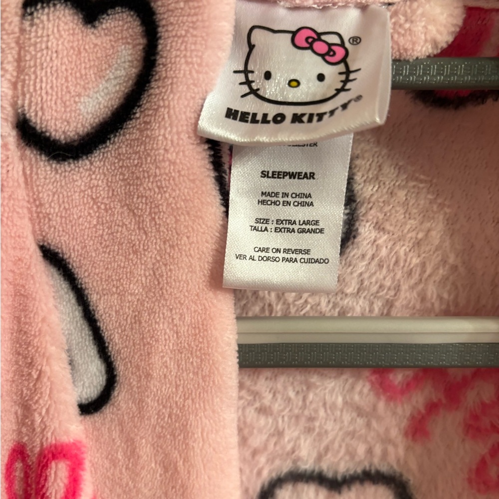 Hello Kitty Valentines Robe - Picture 2 of 2